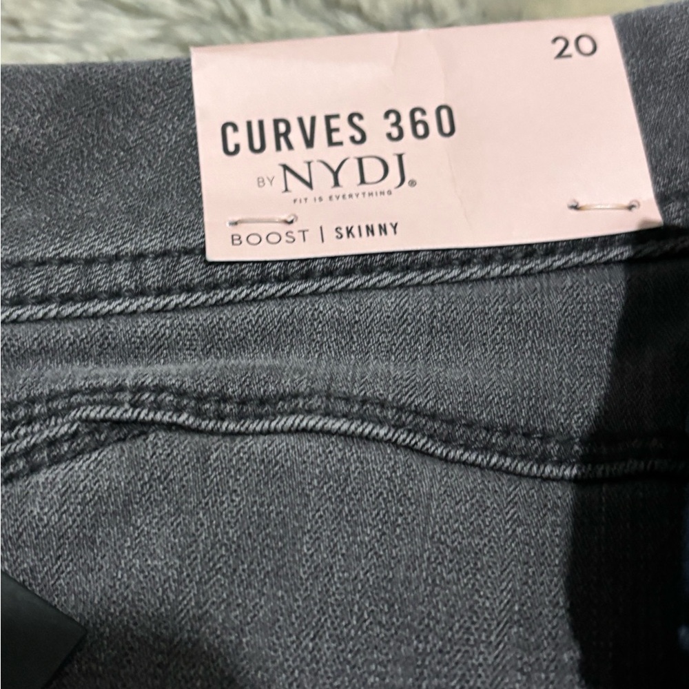 Woman’s Jean (Lot 2) - Picture 4 of 8